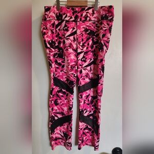 City Streets Women's Pink & Black Geo-Print Leggings